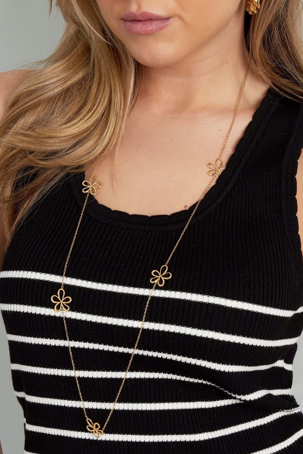 lange ketting met bloemen bedels