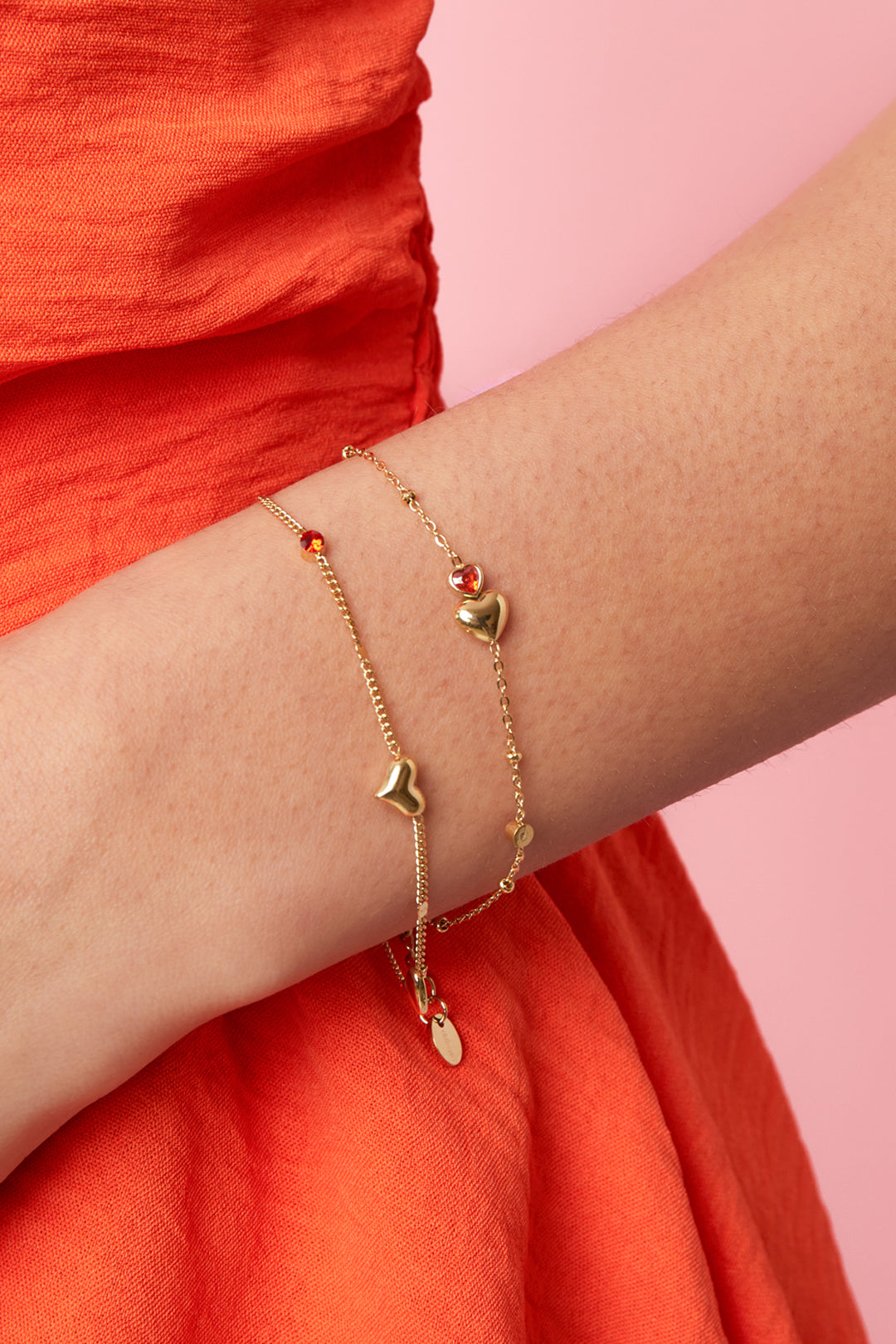 Armband met hartjes, gekleurde steentjes en stipjes