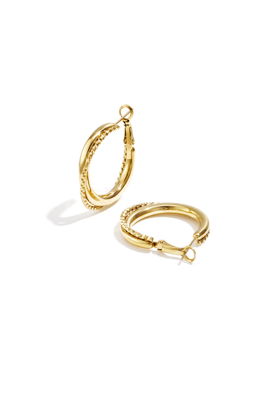 Double hoop earrings with twist detail